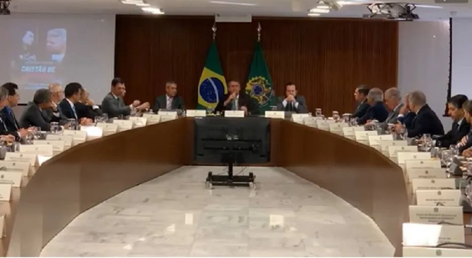 STF torna público vídeo de reunião de Bolsonaro sobre tentativa de golpe de Estado; assista