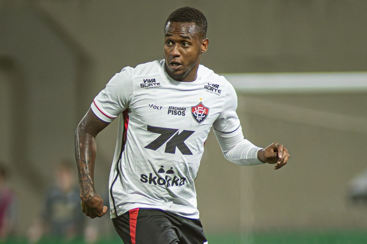 Dudu n&atilde;o joga mais pelo Vit&oacute;ria em 2026 por les&atilde;o na coluna. Foto: Victor Ferreira/EC Vit&oacute;ria