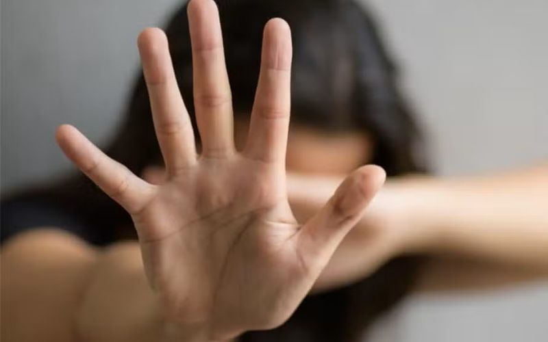 A proposta busca ampliar a prote&ccedil;&atilde;o para mulheres v&iacute;timas de viol&ecirc;ncia que enfrentam dificuldades financeiras para romper o ciclo de agress&otilde;es/Foto: Freepik&nbsp;