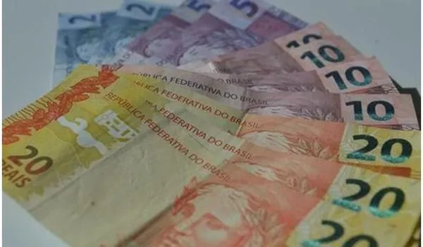 Nascidos em março recebem, nesta sexta, nova parcela do auxílio; veja calendário de saques