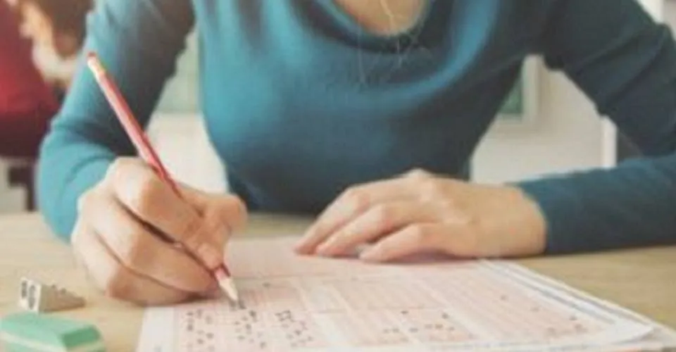 Biblioteca Anísio Teixeira promove aula gratuita de redação para o Enem; saiba mais