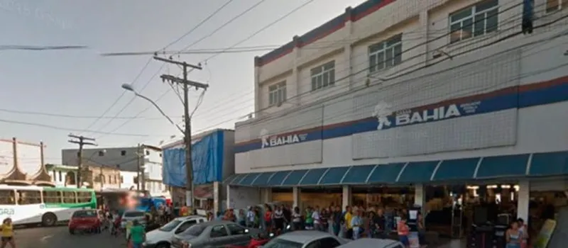 PAU DA LIMA: Grupo a bordo de motos rouba celulares em loja de departamento