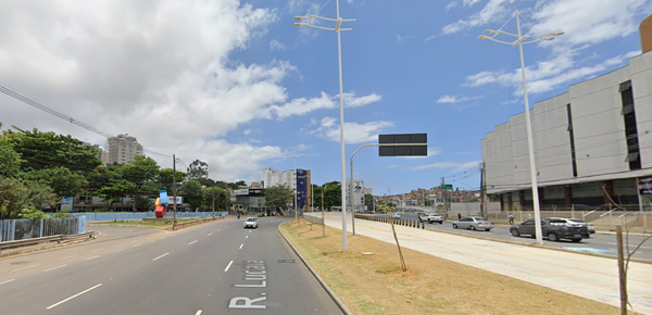 Um trecho da Avenida Juracy Magalhães Jr. será interditado nos dois sentidos para permitir o avanço das obras de instalação de uma passarela na Rua Lucaia, na noite de quinta (11) até a madrugada de sexta (12)