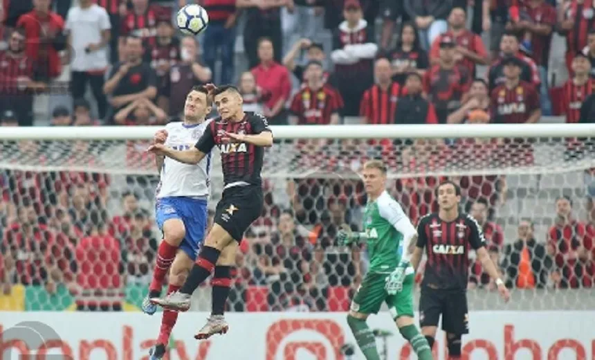 Em Curitiba, Bahia perde para o Atlético-PR e cai uma posição na tabela do Brasileirão