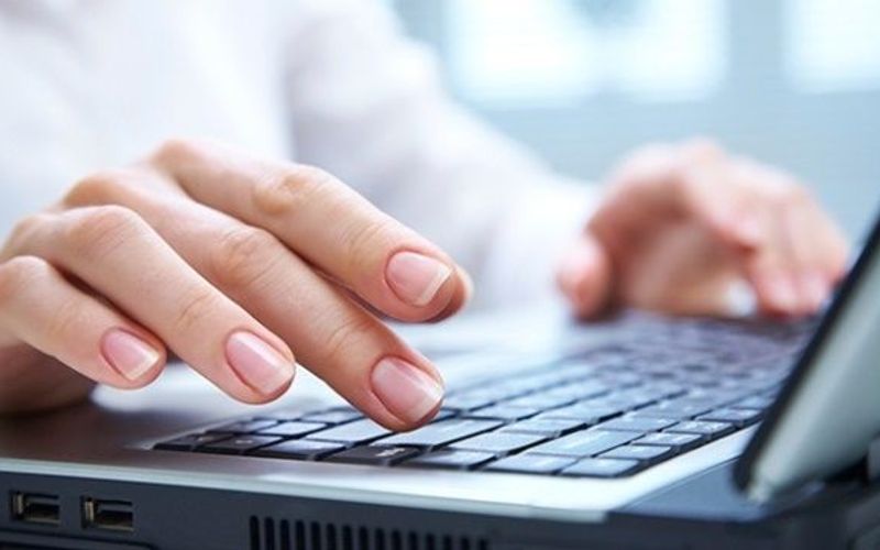 O processo seletivo ser&aacute; totalmente online na etapa inicial, facilitando o acesso de candidatos de diferentes bairros de Salvador e regi&atilde;o metropolitana/Foto: Freepik&nbsp;