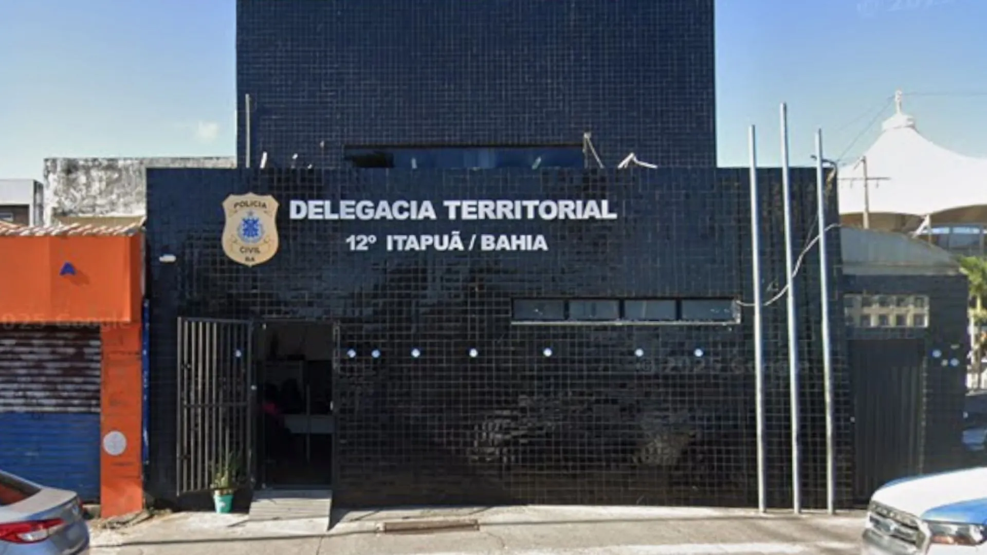 Homem é sequestrado por quatro homens armados em Itapuã