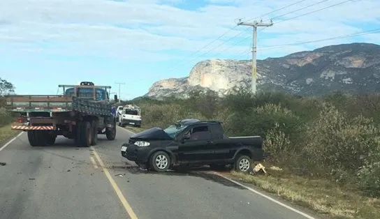 Três pessoas da mesma família morrem e outras três ficam feridas após acidente em estrada baiana