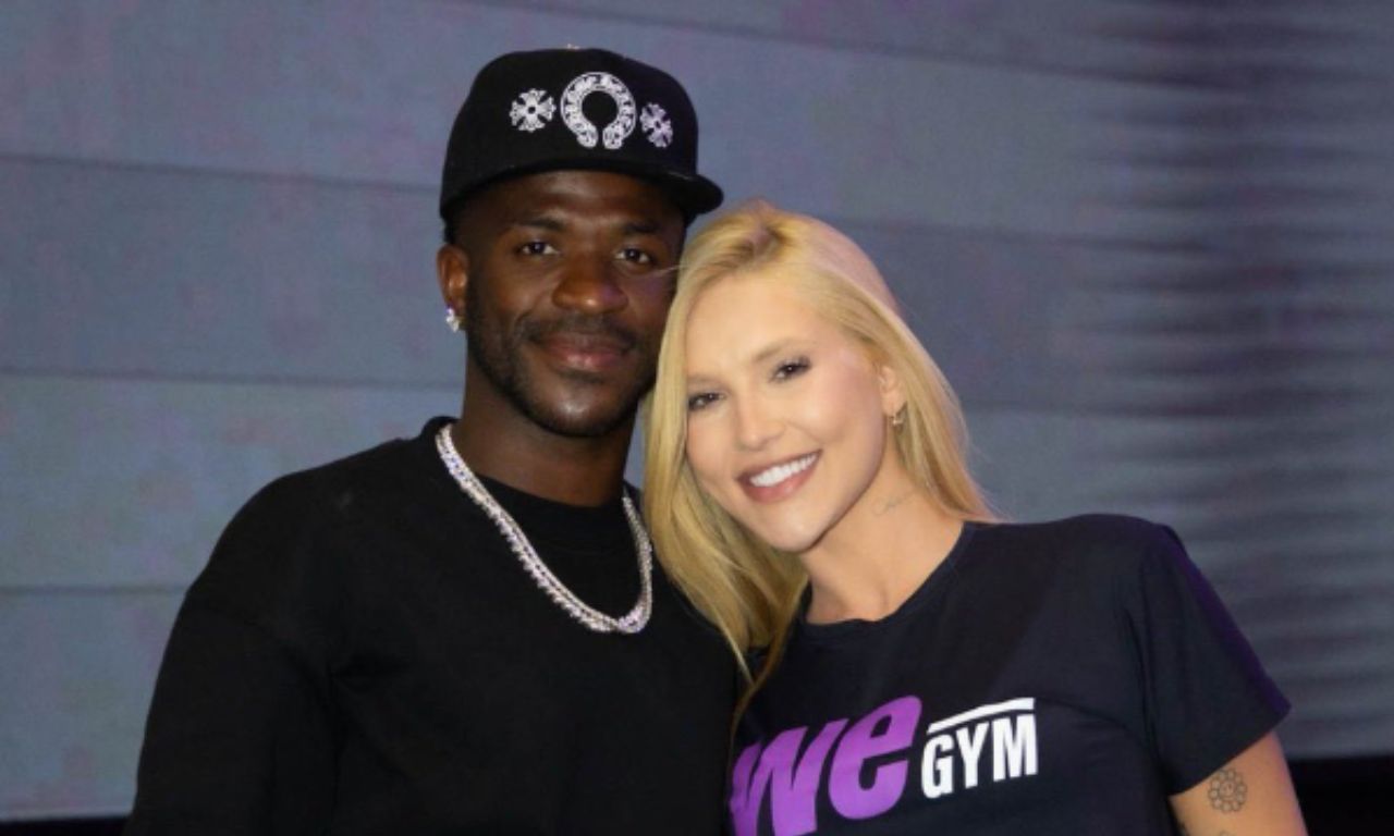 Vini Jr e Virginia em lançamento de academia