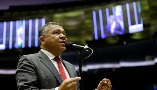 Projeto de deputado baiano obriga Estado a adotar medidas para acolher adolescentes grávidas nas escolas