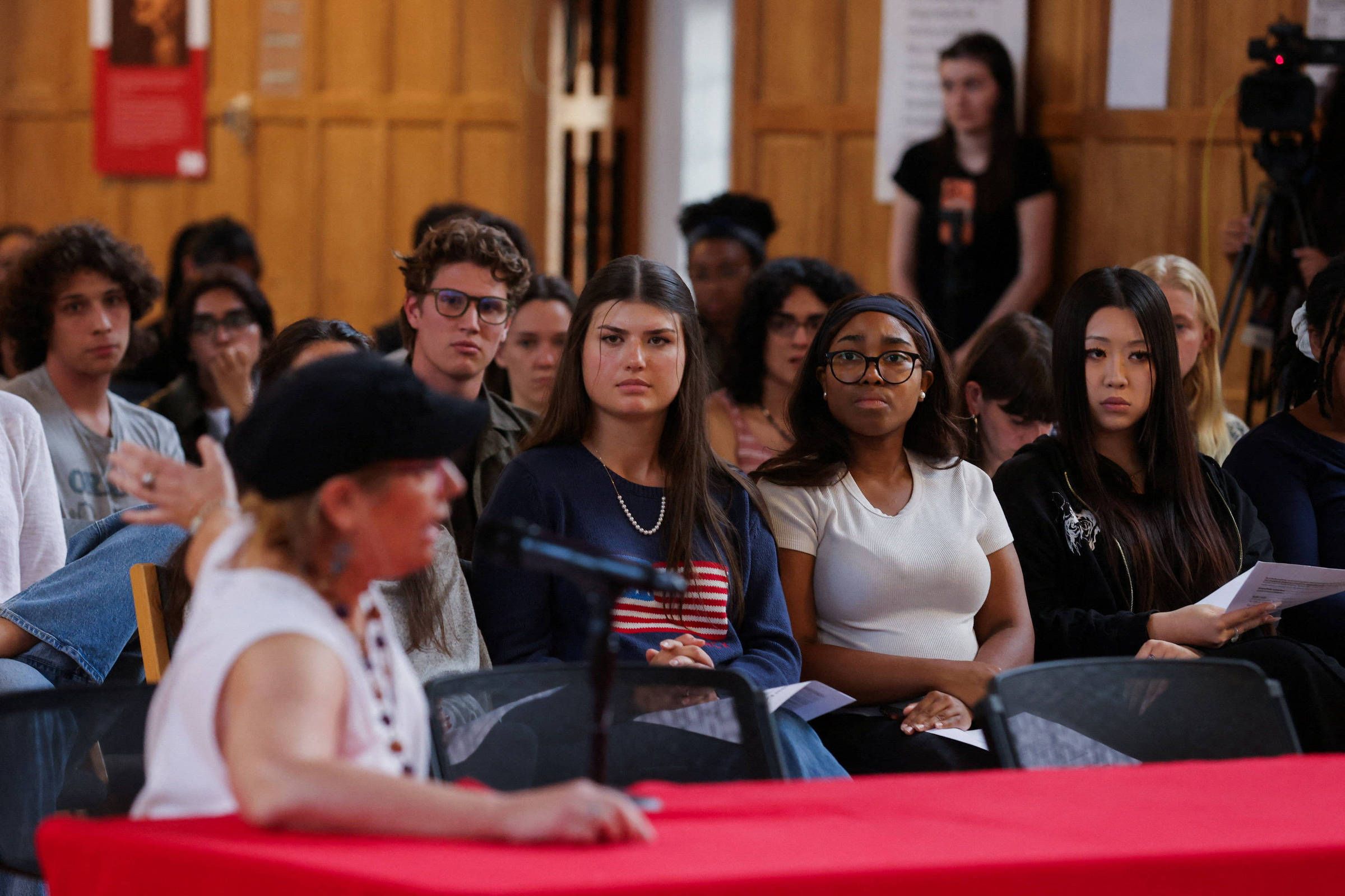 Estudantes Em Assembleia Estudantil Sobre Viol&ecirc;ncia Sexual Na Universidade Cornell
