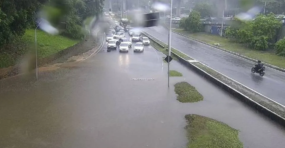 Salvador tem manhã chuvosa e diversos pontos de alagamento pela cidade