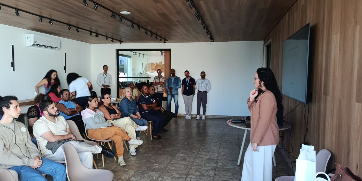 Advogada E Jornalista Gilvana Luise Durante Palestra Na Sipat Da TV Aratu, Onde Explicou Como V&iacute;timas Podem Denunciar Casos De Ass&eacute;dio Moral E Sexual No Ambiente De Trabalho