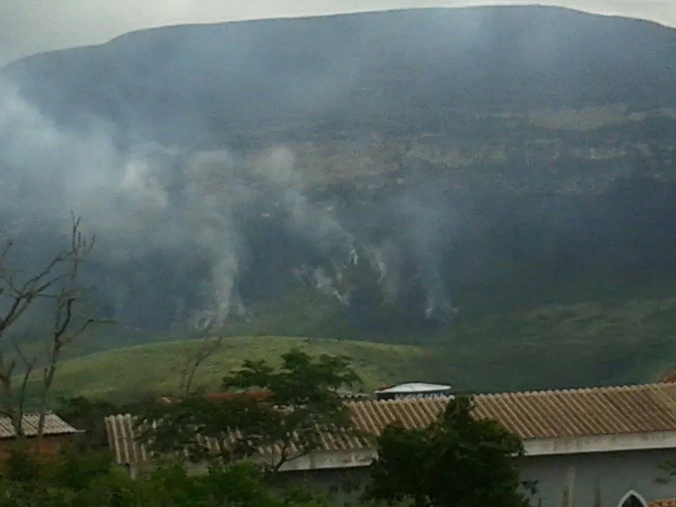 Focos de incêndio em Ibicoara são controlados após operação de equipes de brigadistas