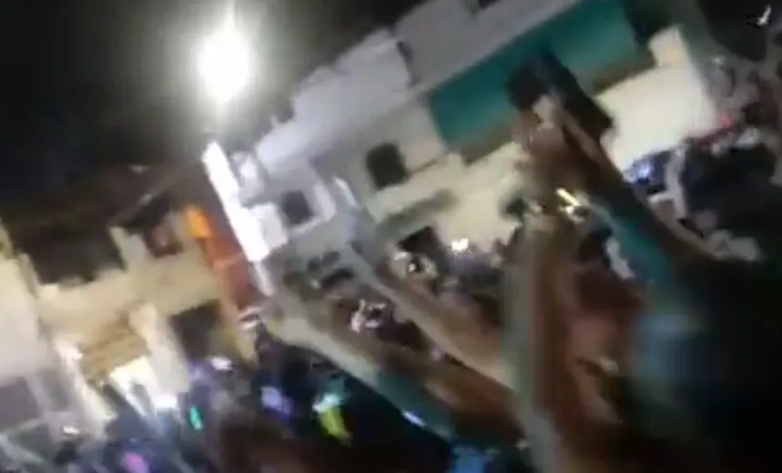 Vídeos mostram criminosos ostentando arma durante festa no Nordeste de Amaralina; assista 