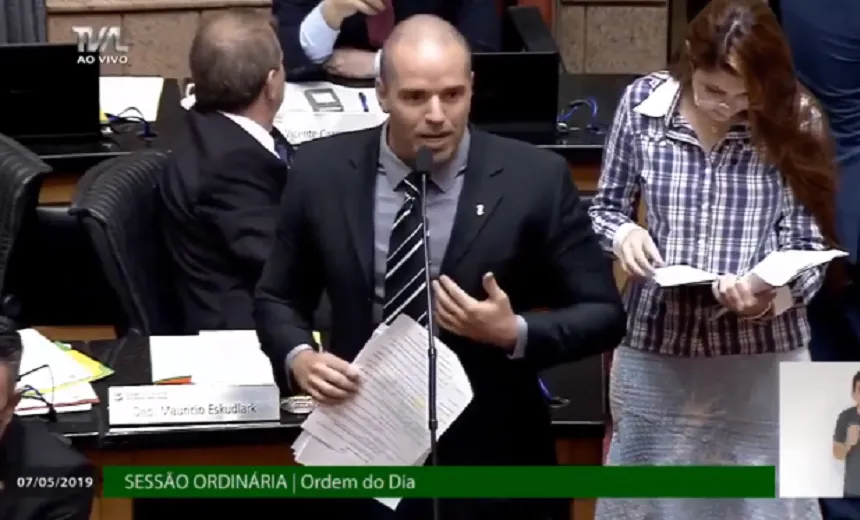 Deputado diz que mulheres estimulam estupro usando ‘sainha’, ‘shortinho’ e ‘decote’