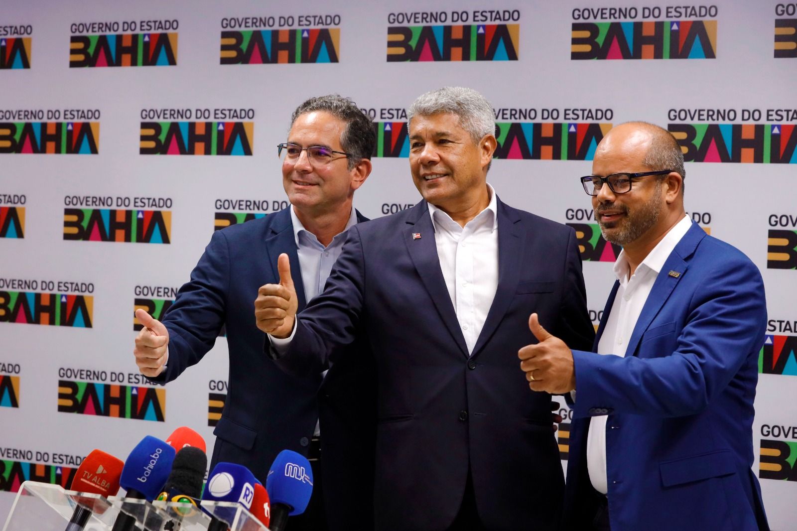 Mais cedo, Jerônimo e seus novos secretários; Foto Amanda Ercília/GOVBA