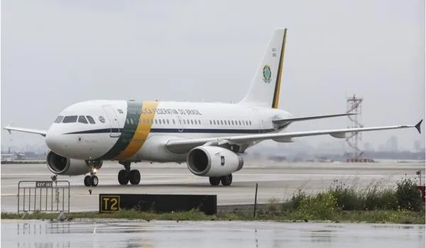 Brasileiros resgatados na China após surto de coronavírus chegam ao Brasil