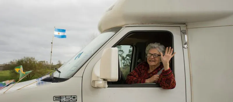 ‘QUE VIAGEM!’: Argentina de 79 anos vende ‘tudo’ para rodar a América do Sul em motorhome; Vídeo