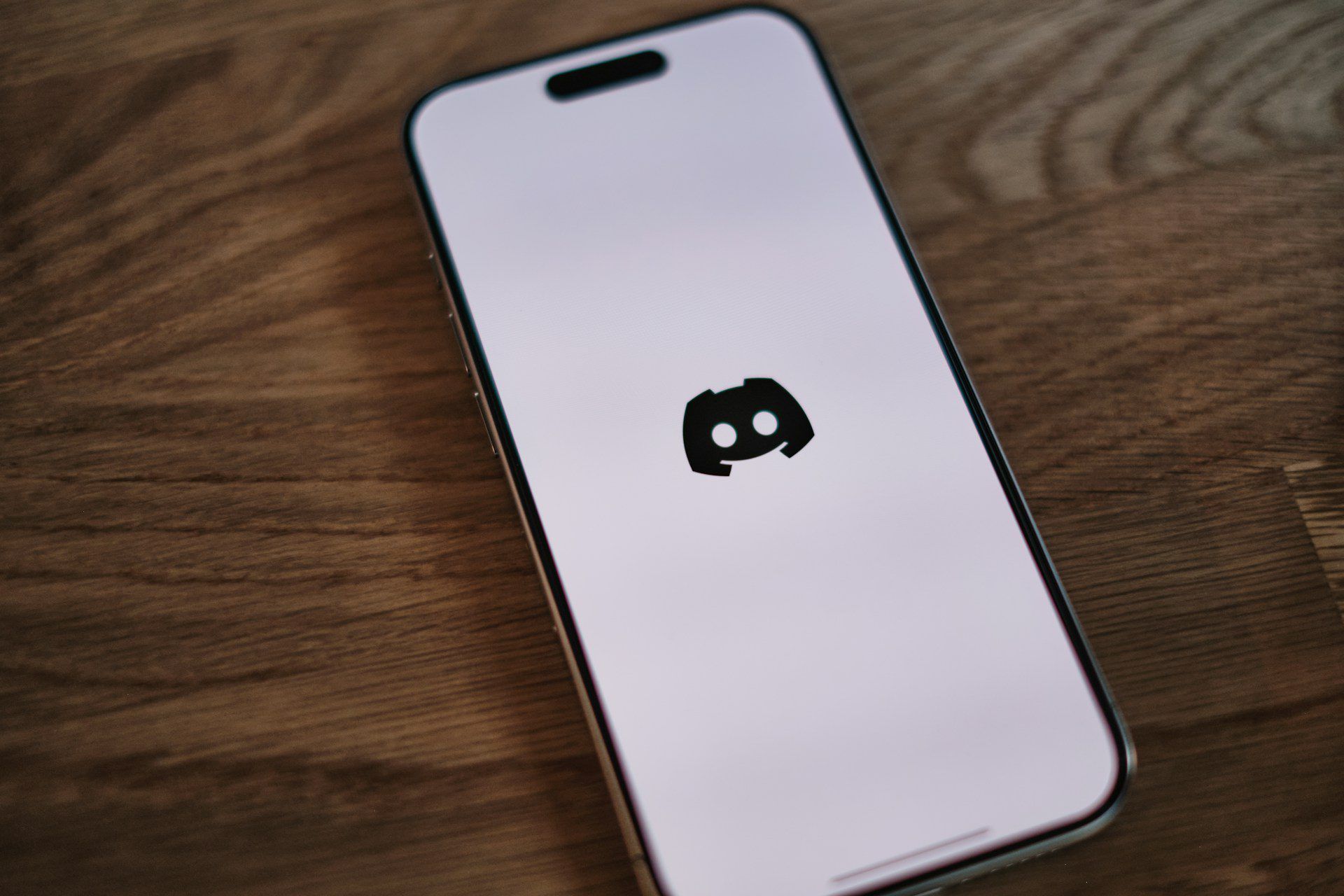 Discord &Eacute; Uma Plataforma De Comunica&ccedil;&atilde;o Que Re&uacute;ne Recursos De Mensagens Chamadas De Voz E V&iacute;deo Al&eacute;m De Comunidades Organizadas Em Servidores E Canais