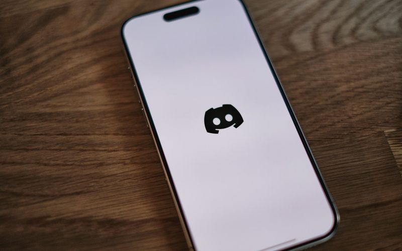Discord &eacute; uma plataforma de comunica&ccedil;&atilde;o que re&uacute;ne recursos de mensagens, chamadas de voz e v&iacute;deo, al&eacute;m de comunidades organizadas em servidores e canais/Foto: Unsplash&nbsp;