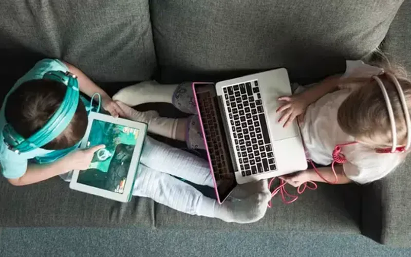 Diversos pa&iacute;ses j&aacute; adotam medidas semelhantes ao ECA Digital. Na Uni&atilde;o Europeia, por exemplo, o Digital Services Act (DSA) tamb&eacute;m exige maior responsabilidade das plataformas na prote&ccedil;&atilde;o de menores/Foto: Freepik