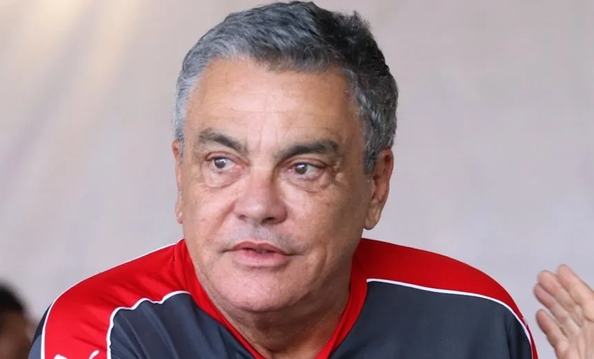 'Precisamos ter atletas', diz Paulo Carneiro ao criticar físico de jogadores do Vitória; ouça