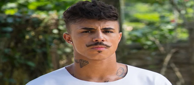 ?SANTO BAILE?: MC Livinho leva funk para o Armazém Hall neste sábado