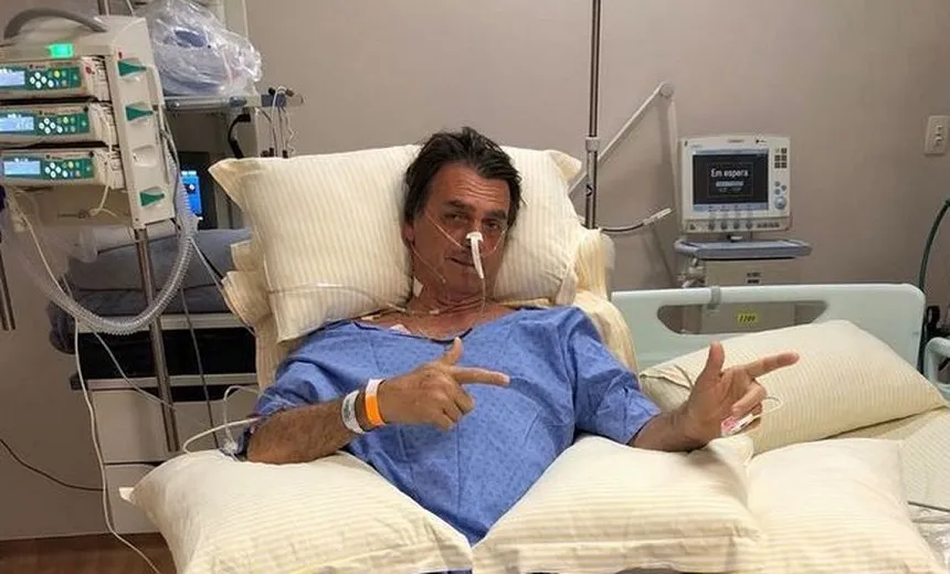 Bolsonaro segue na UTI sem previsão de alta, diz boletim médico