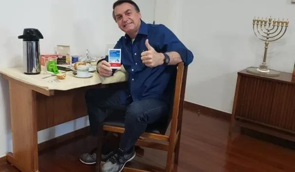 Bolsonaro testa negativo para Covid-19 e atribui resultado ao uso de cloroquina