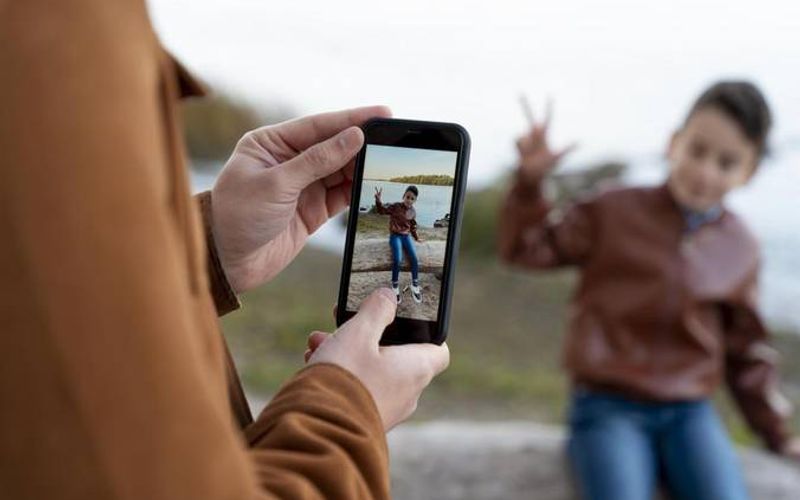 A Lei Felca tem como principal objetivo proteger crian&ccedil;as e adolescentes no ambiente digital/Foto: Freepik