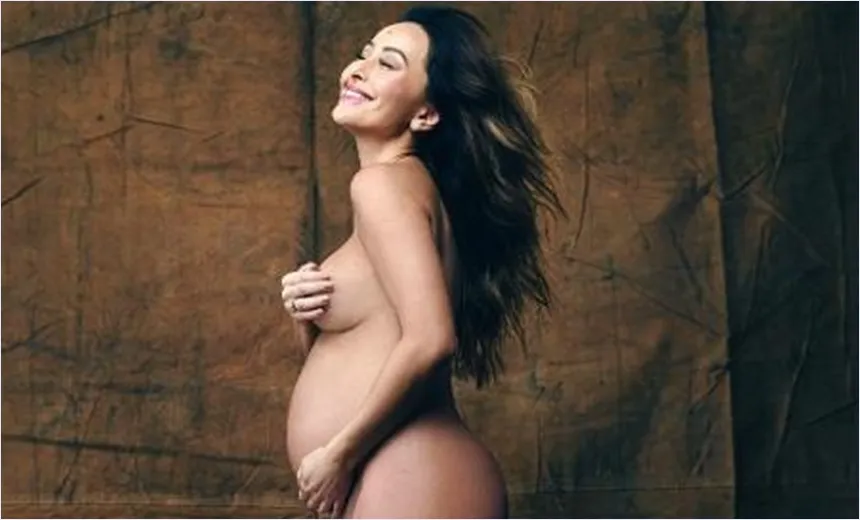 Grávida, Sabrina Sato posta foto nua e diz: “Estou feliz e plena”