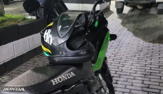 PM prende criminoso, apreende arma e recupera motocicleta roubada na RMS