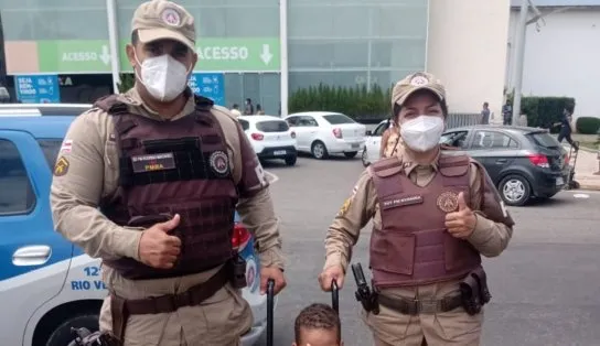 Garotinho fica ferido após vidro de ponto estourar em Salvador; desesperada, mãe é salva por PMs que faziam rondas