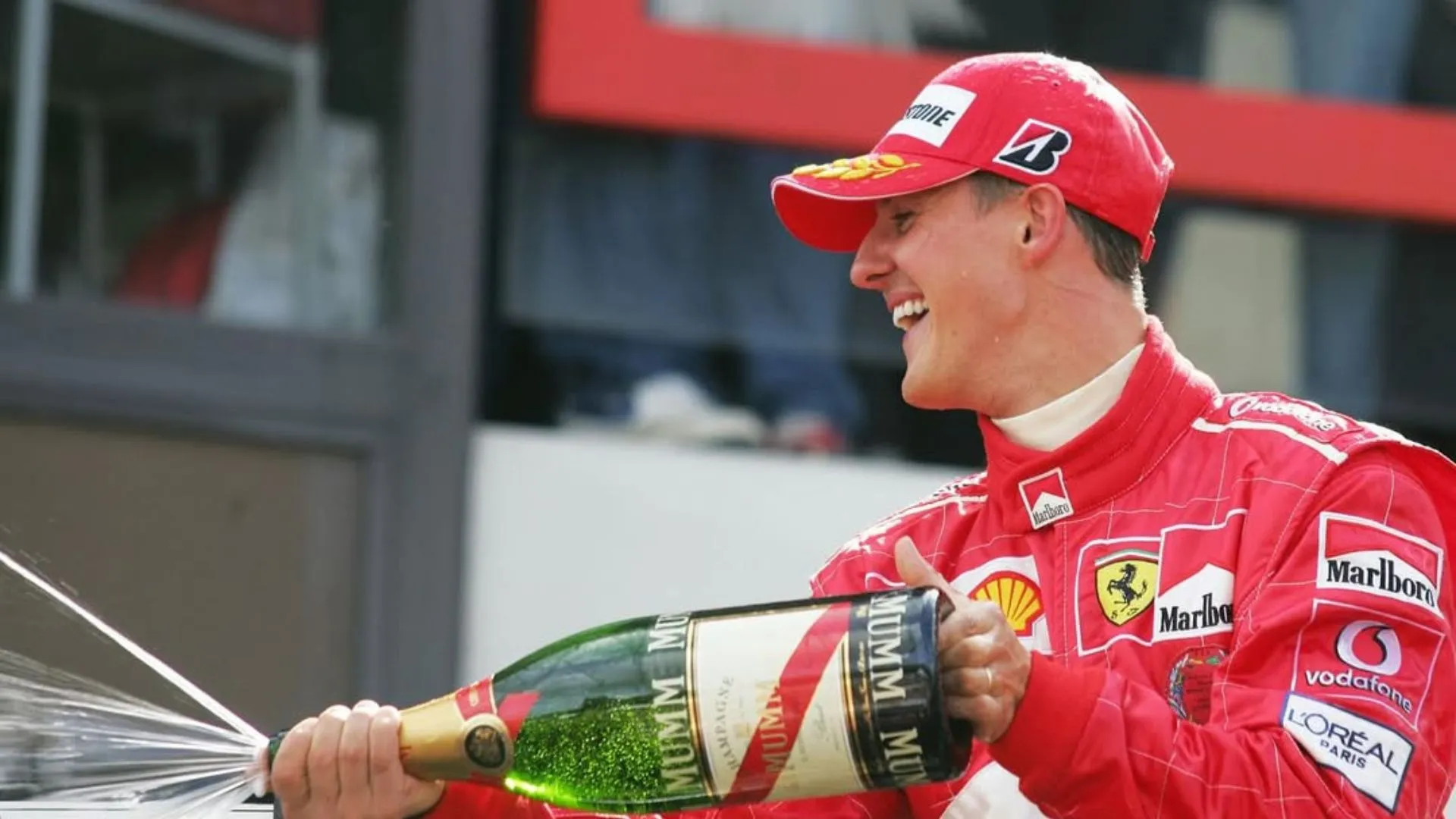 Schumacher levantou da cama? Jornal fala em melhora do ex-piloto