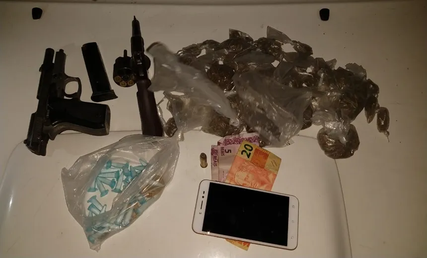 Dupla é presa por tráfico de drogas no Subúrbio Ferroviário