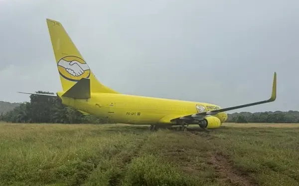 Avião cargueiro sai da pista após pouso no aeroporto de Salvador