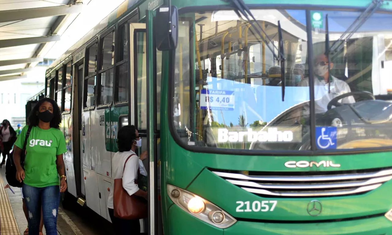 &Ocirc;nibus voltam a circular em Tancredo Neves ap&oacute;s morte de investigador.Foto: Jefferson Peixoto/Secom