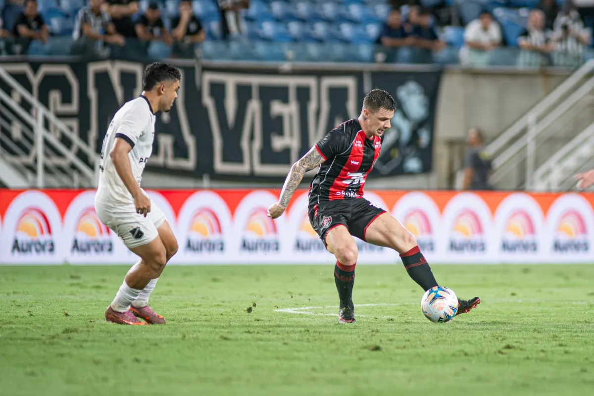 Vitória vence ABC de novo e garante vaga na final da Copa do Nordeste após 16 anos