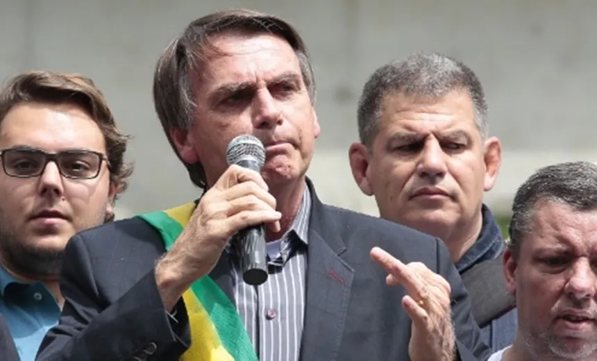 “Democracia só existirá se as Forças Armadas quiserem”, diz Bolsonaro