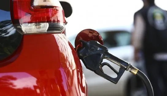 Governo federal garante funcionamento de refinarias e abastecimento de combustíveis no país