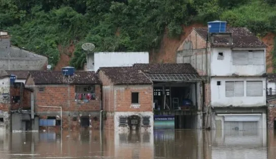 Número de mortes causadas pela chuva chega a 20; cem municípios baianos estão em estado de emergência