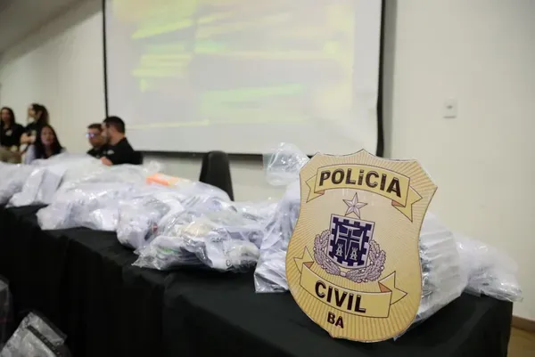 Pol&iacute;cia Civil devolve mais de 300 celulares roubados recuperados em Salvador. Foto: Ascom/PCBA