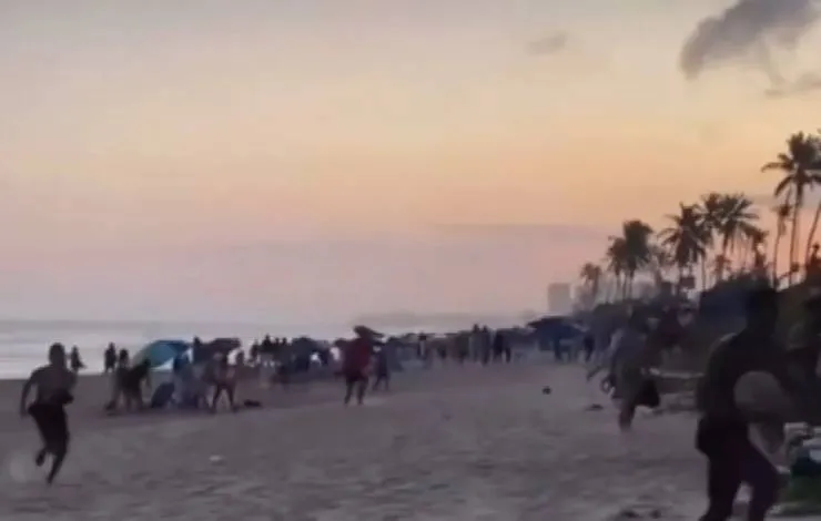 Pistola de policial militar é roubada durante arrastão na praia de Jaguaribe