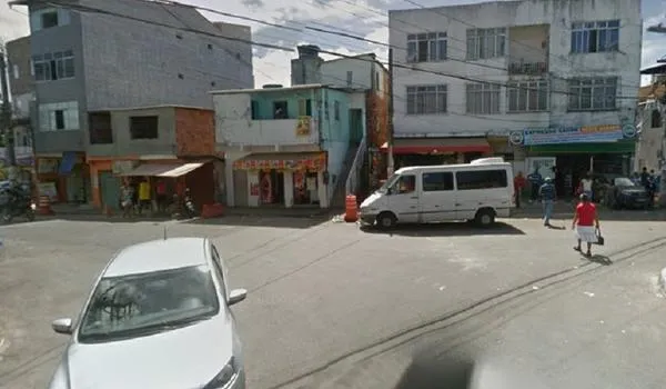 Criança é baleada durante "guerra do tráfico" ao ir comprar pizza com o pai no Engenho Velho da Federação 