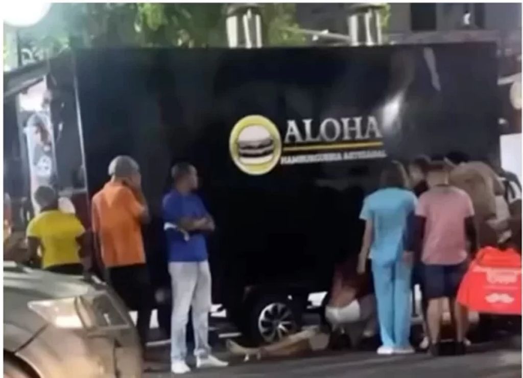O homem teria assaltado uma farmácia e uma motocicleta, antes de ser baleado, no bairro do Imbuí. Foto: Redes Sociais