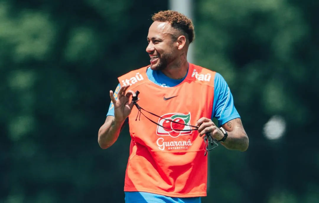 Neymar treina com Seleção para jogo contra a Escócia; Alisson é poupado