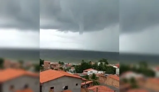 Moradora registra tromba d'água em Bom Jesus dos Pobres; vídeo