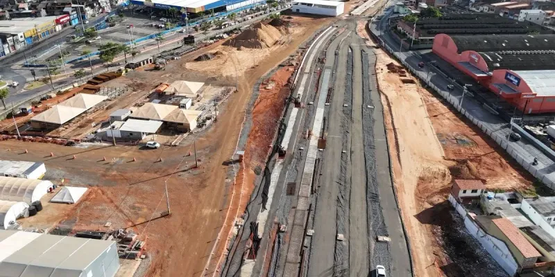 O VLT de Salvador, com 36,4 km e 34 estações, vai integrar a Região Metropolitana e promete reduzir o tempo de deslocamento, modernizando o transporte urbano com investimento de R$4 bilhões/Foto: Divulgação/CTB
