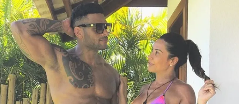 ‘RESPEITA’: Tony Salles e Scheila Carvalho ostentam boa forma em foto com roupas de banho