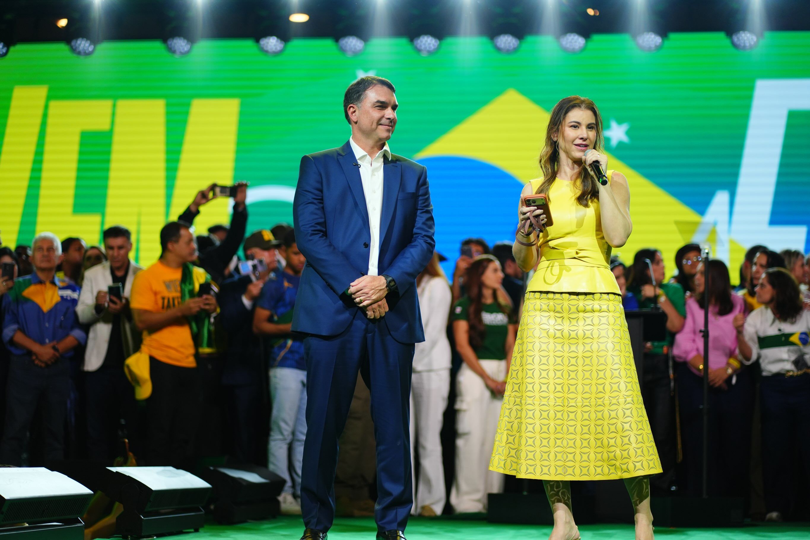 Quem E Fernanda Bolsonaro Conheca a Carreira a Familia E a Atuacao Politica Da Esposa De Flavio (5)